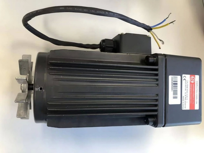 Is It Normal for The Jeep AC Cooling Fan To Run Fast And Stop?
