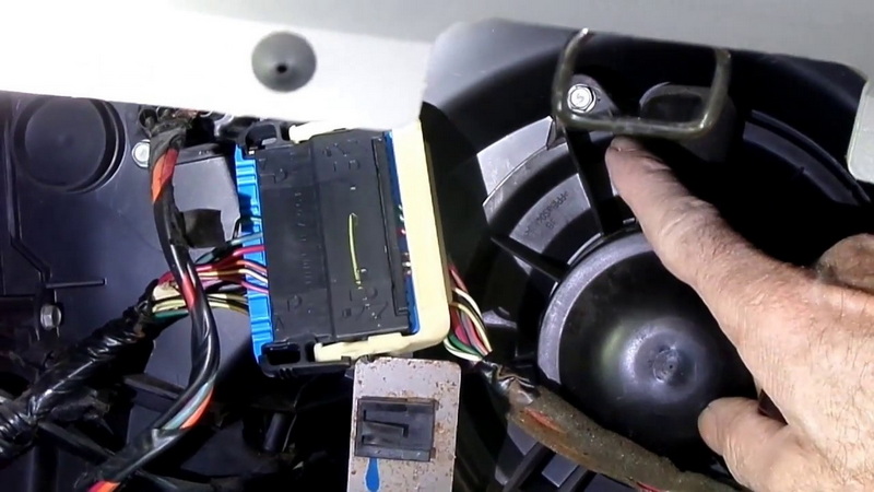 2007 ford freestyle ac cooling fan not working2de